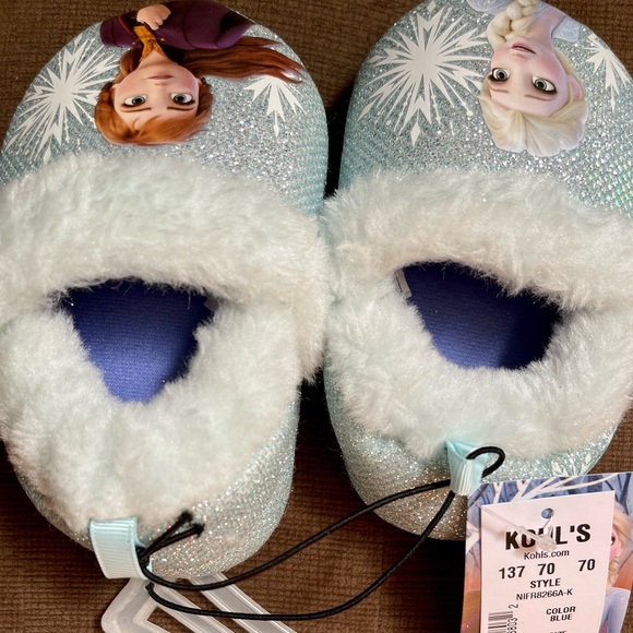 Frozen 2 slippers - Picture 2 of 2